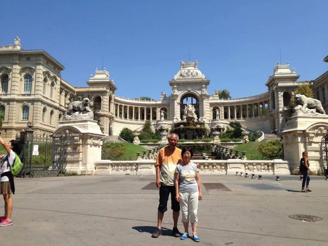 七旬老人开房车带老伴游世界l中国房车圈最早的“网红达人”1.jpg 七旬老人开房车带老伴游世界l中国房车圈最早的“网红达人”1.jpg