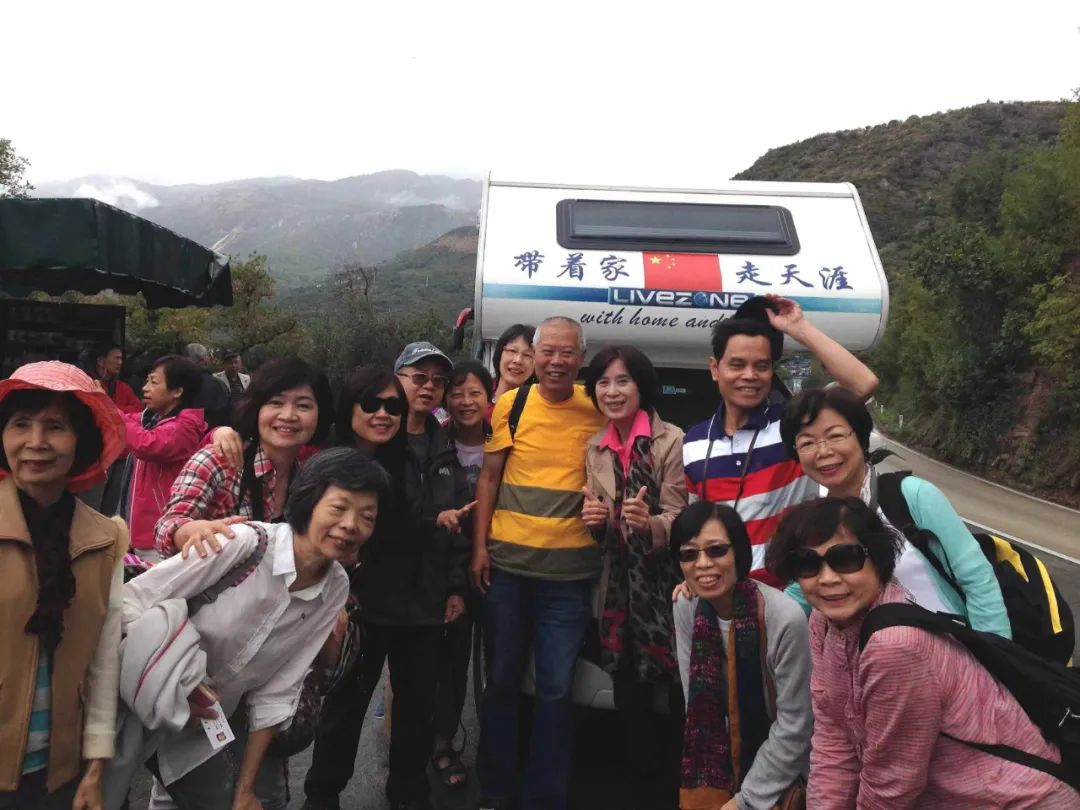 七旬老人开房车带老伴游世界l中国房车圈最早的“网红达人”2.jpg 七旬老人开房车带老伴游世界l中国房车圈最早的“网红达人”2.jpg