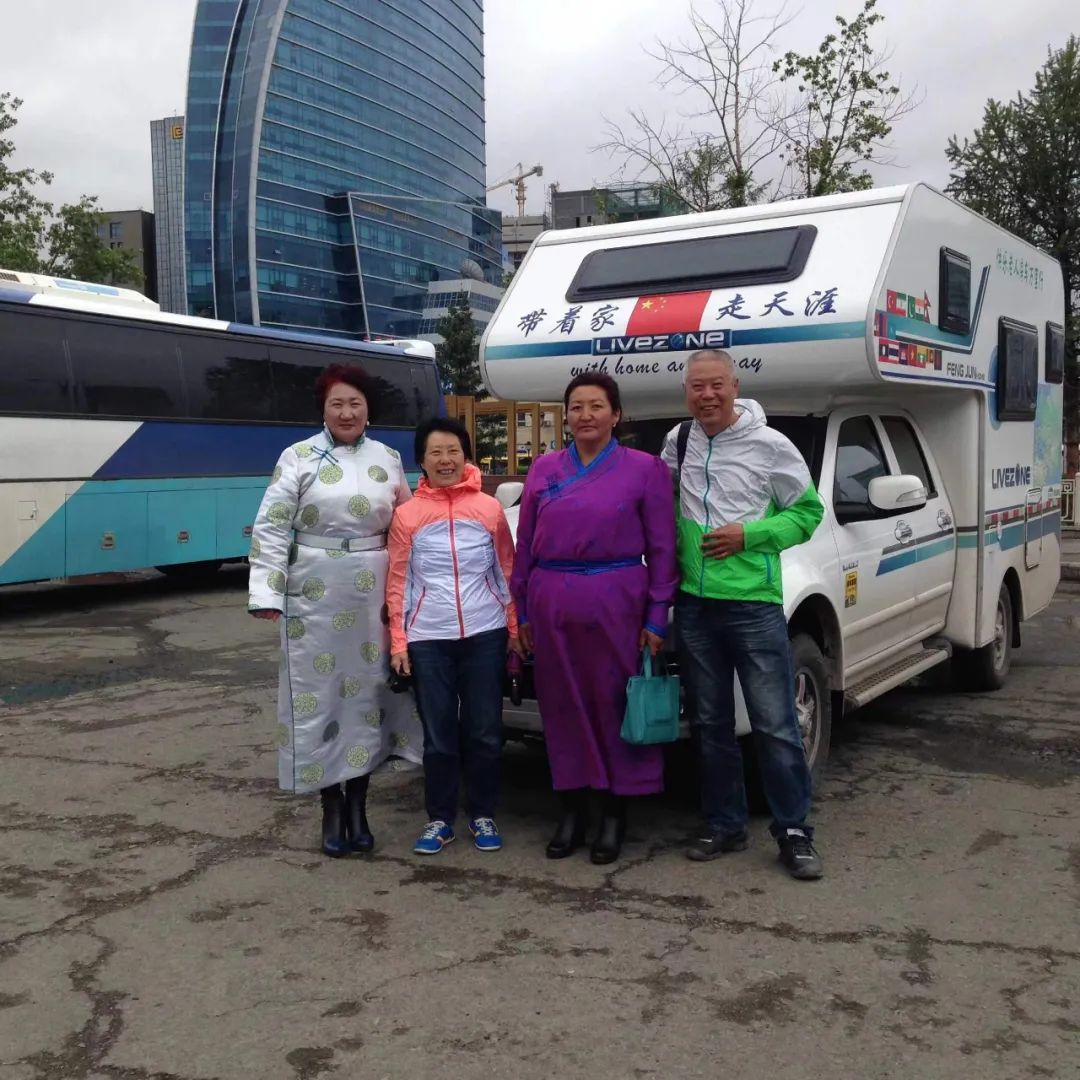 七旬老人开房车带老伴游世界l中国房车圈最早的“网红达人”3.jpg 七旬老人开房车带老伴游世界l中国房车圈最早的“网红达人”3.jpg