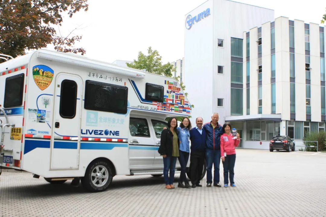 七旬老人开房车带老伴游世界l中国房车圈最早的“网红达人”4.jpg 七旬老人开房车带老伴游世界l中国房车圈最早的“网红达人”4.jpg