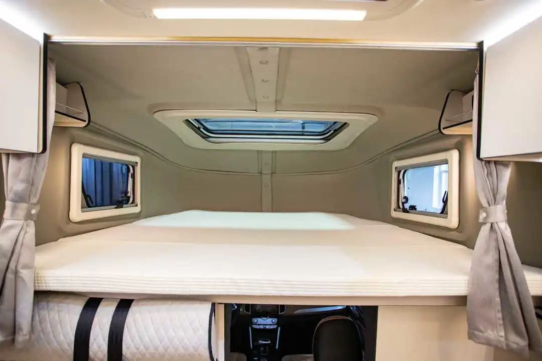 为什么览众房车要采用玻璃钢“三明治”车身结构?4.jpg 为什么览众房车要采用玻璃钢“三明治”车身结构?4.jpg