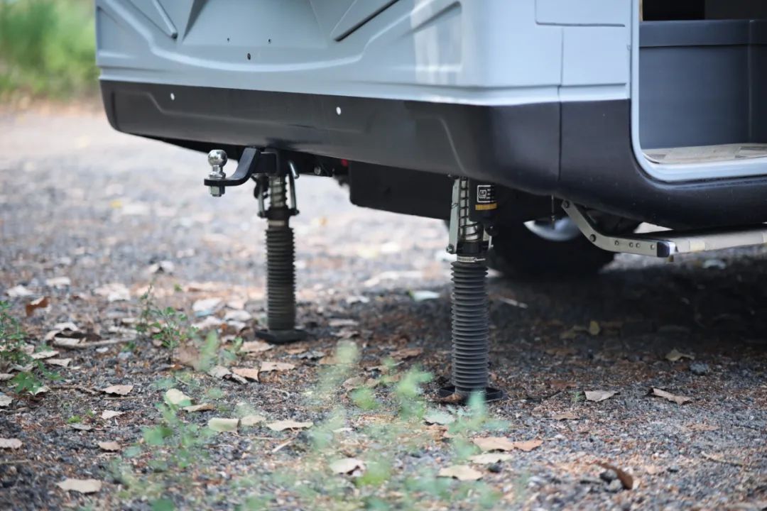 TOD智能四驱+全车越野套件,这是不是你理想的C型越野房车?6.jpg TOD智能四驱+全车越野套件,这是不是你理想的C型越野房车?6.jpg