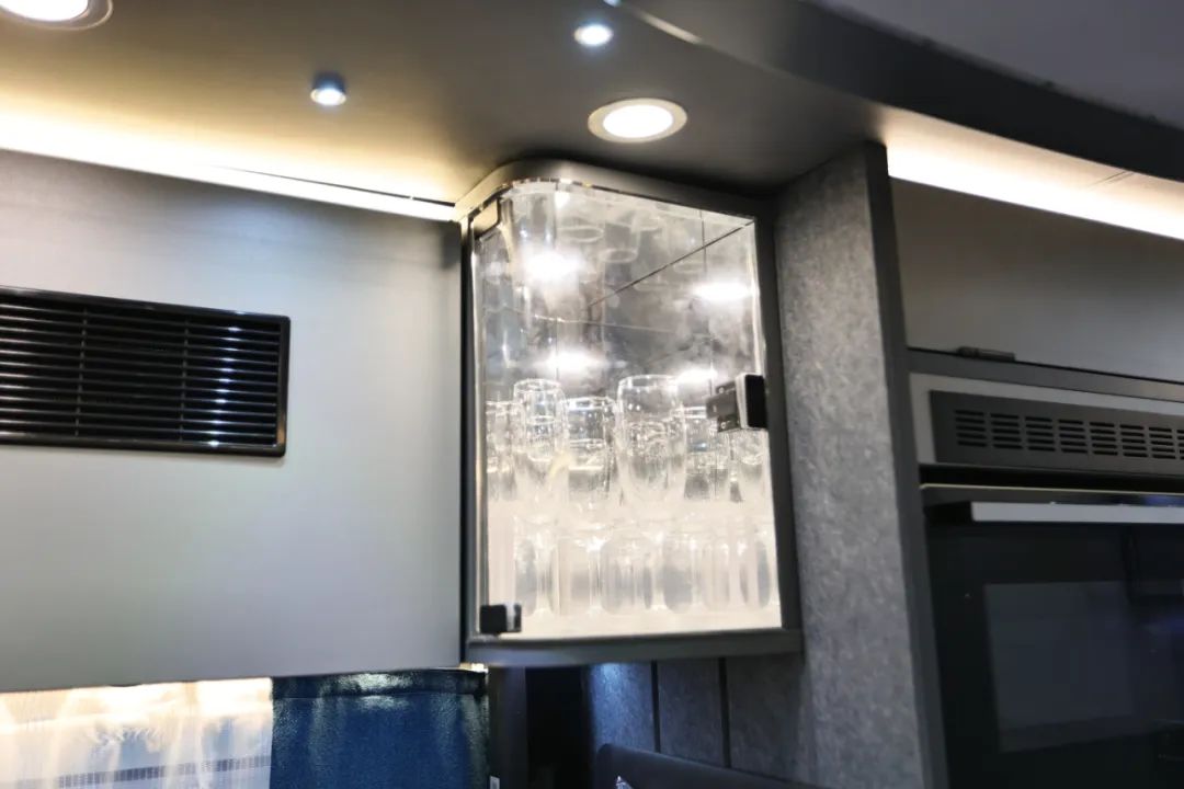 TOD智能四驱+全车越野套件,这是不是你理想的C型越野房车?13.jpg TOD智能四驱+全车越野套件,这是不是你理想的C型越野房车?13.jpg