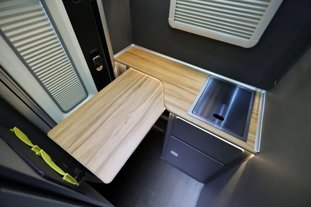 TOD智能四驱+全车越野套件,这是不是你理想的C型越野房车?14.jpg TOD智能四驱+全车越野套件,这是不是你理想的C型越野房车?14.jpg